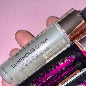 MAKEUP REVOLUTION Liquid Highlighter in Luminous Luna